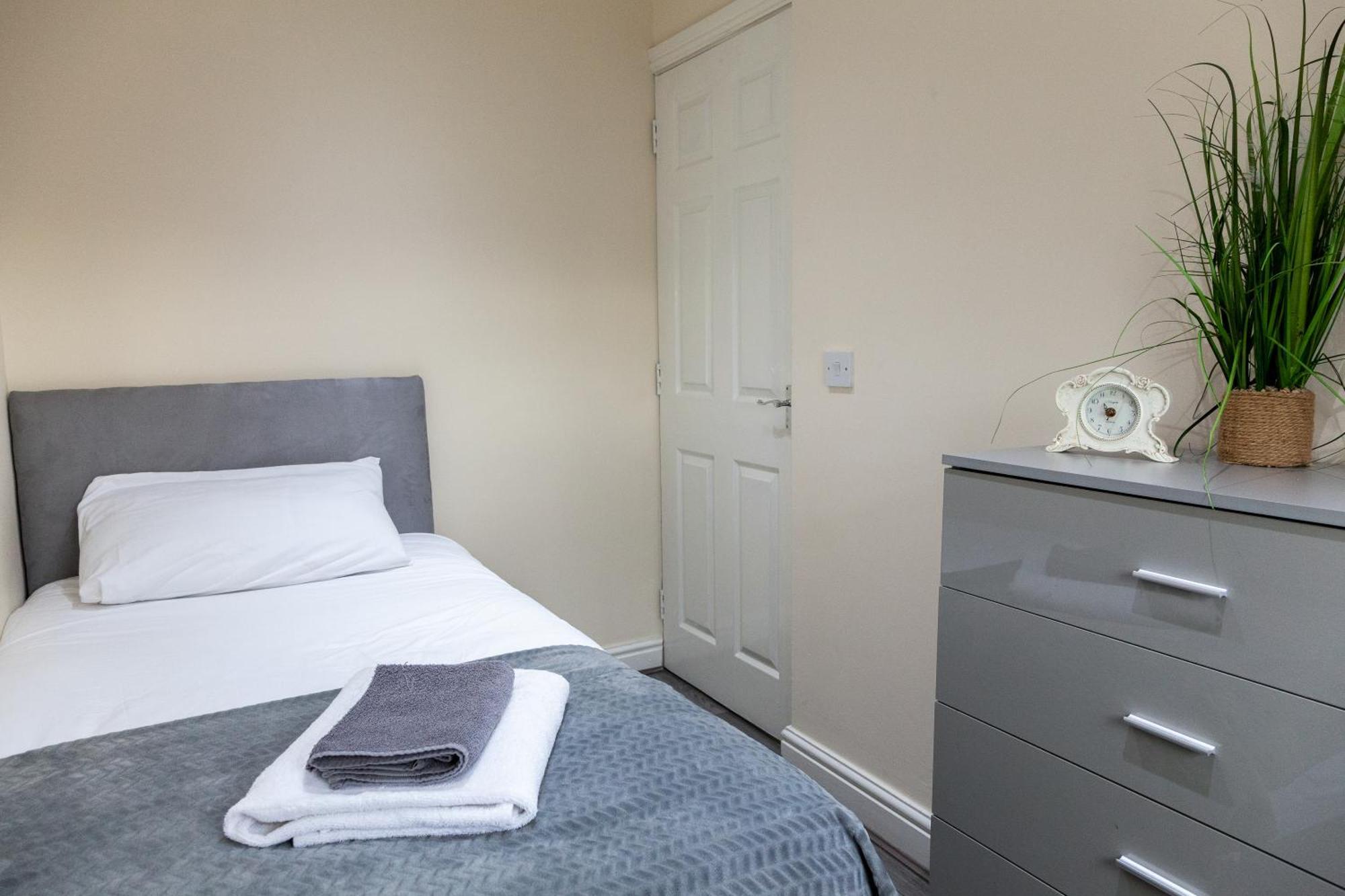Pinfold Court Apartments Knowsley Kültér fotó